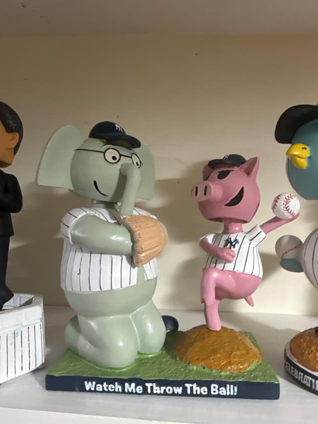 Elephant & Piggy bobblehead